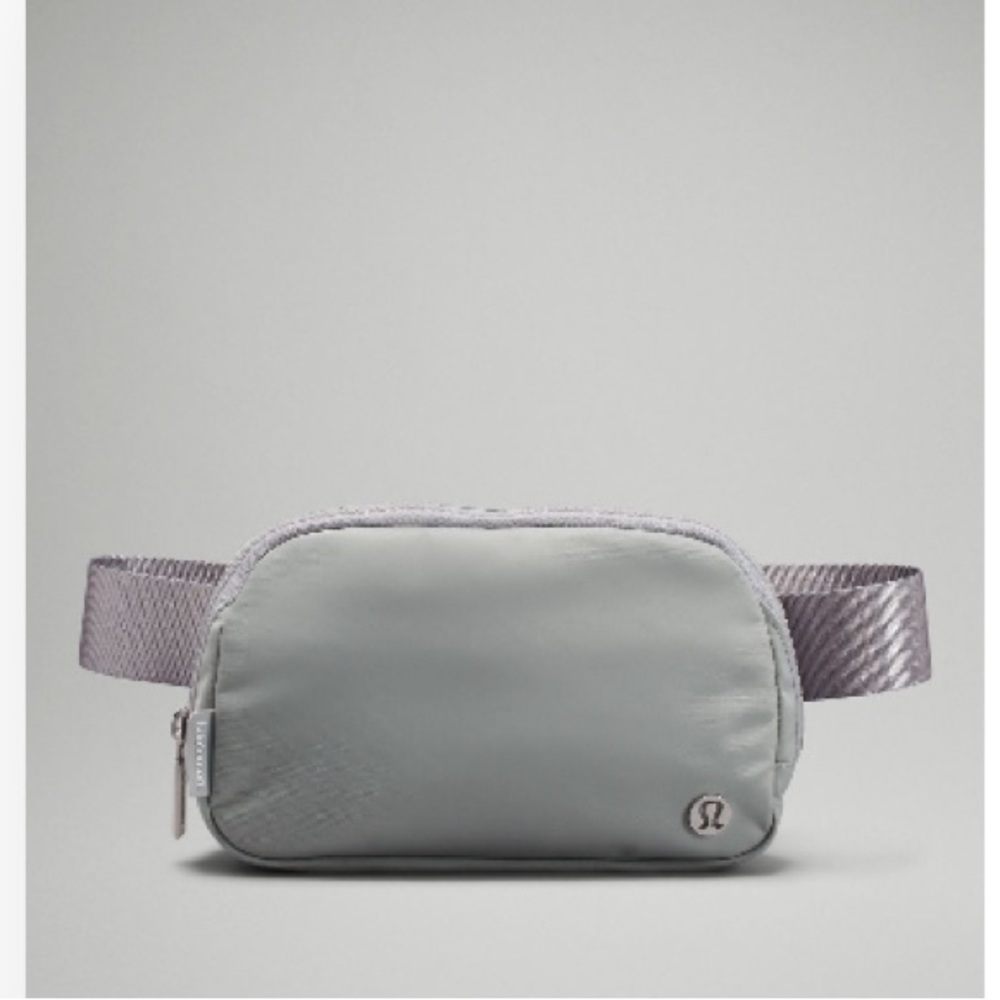 Lululemon belt bag in silver drop